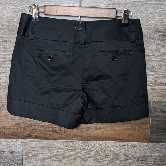 Express Shorts - Picture 2 of 3